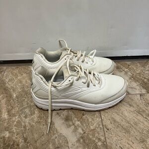 Brooks Addiction Walker 2 Women's Size 8 medium White Walking Shoes